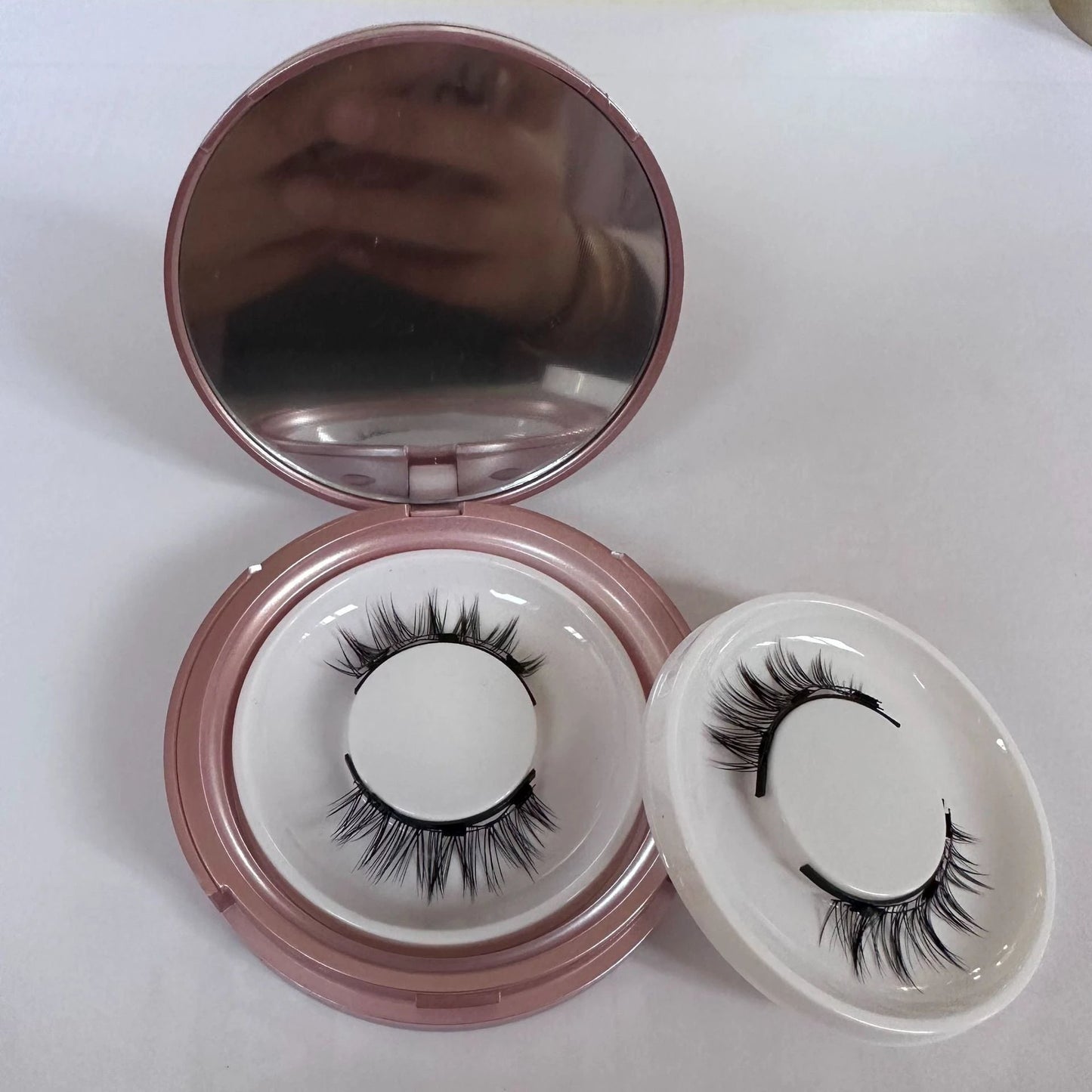 White Clip Magnet False Eyelashes Glue-free Two Pairs by GJG Denim
