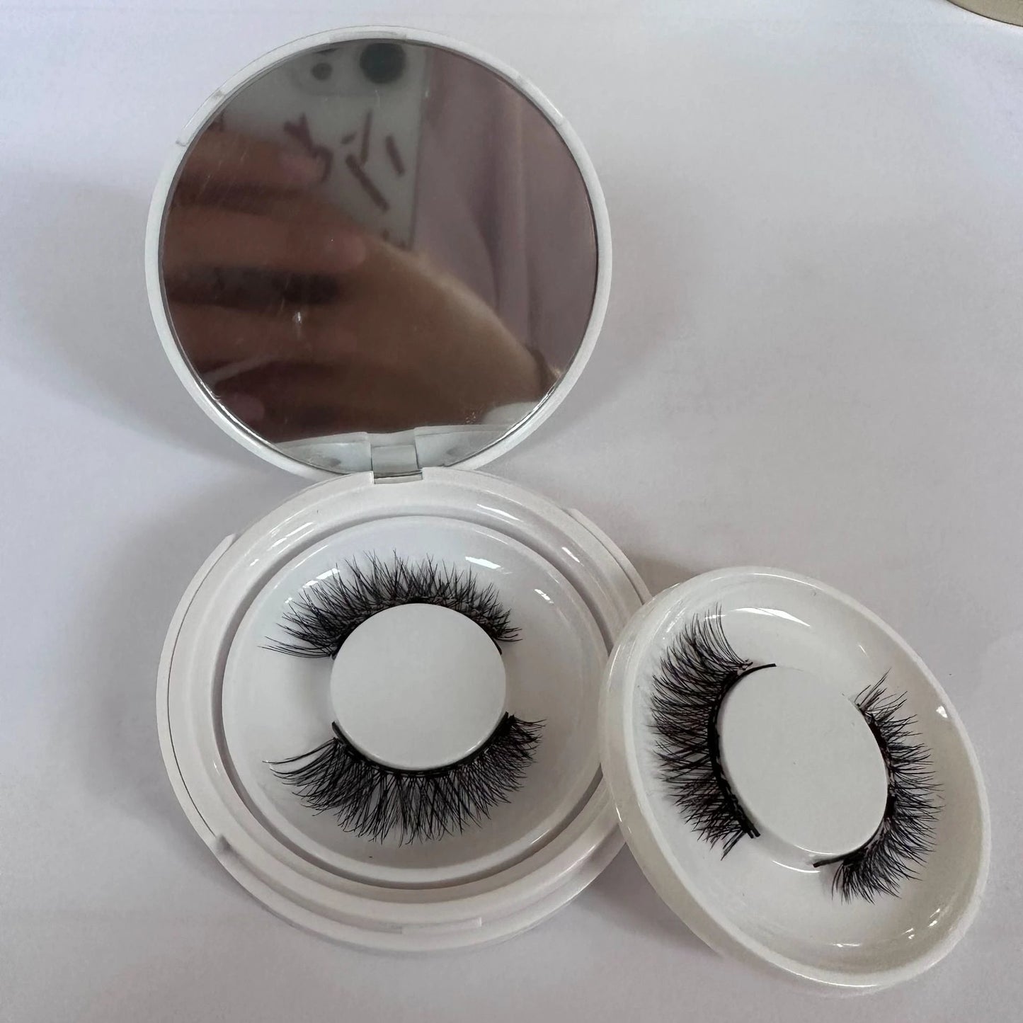 White Clip Magnet False Eyelashes Glue-free Two Pairs by GJG Denim