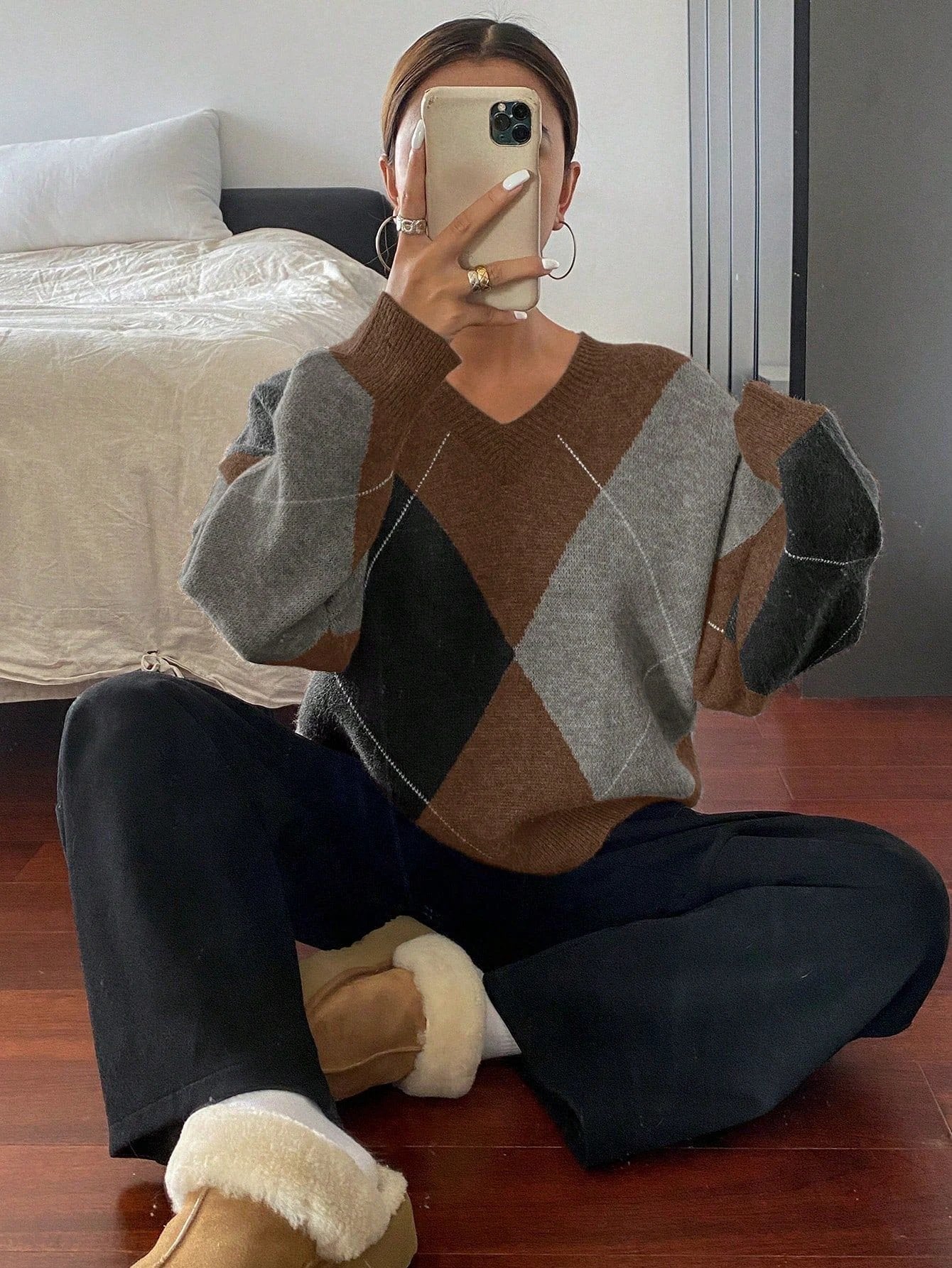 Retro Hit Color Diamond Lattice V-neck Sweater by GJG Denim