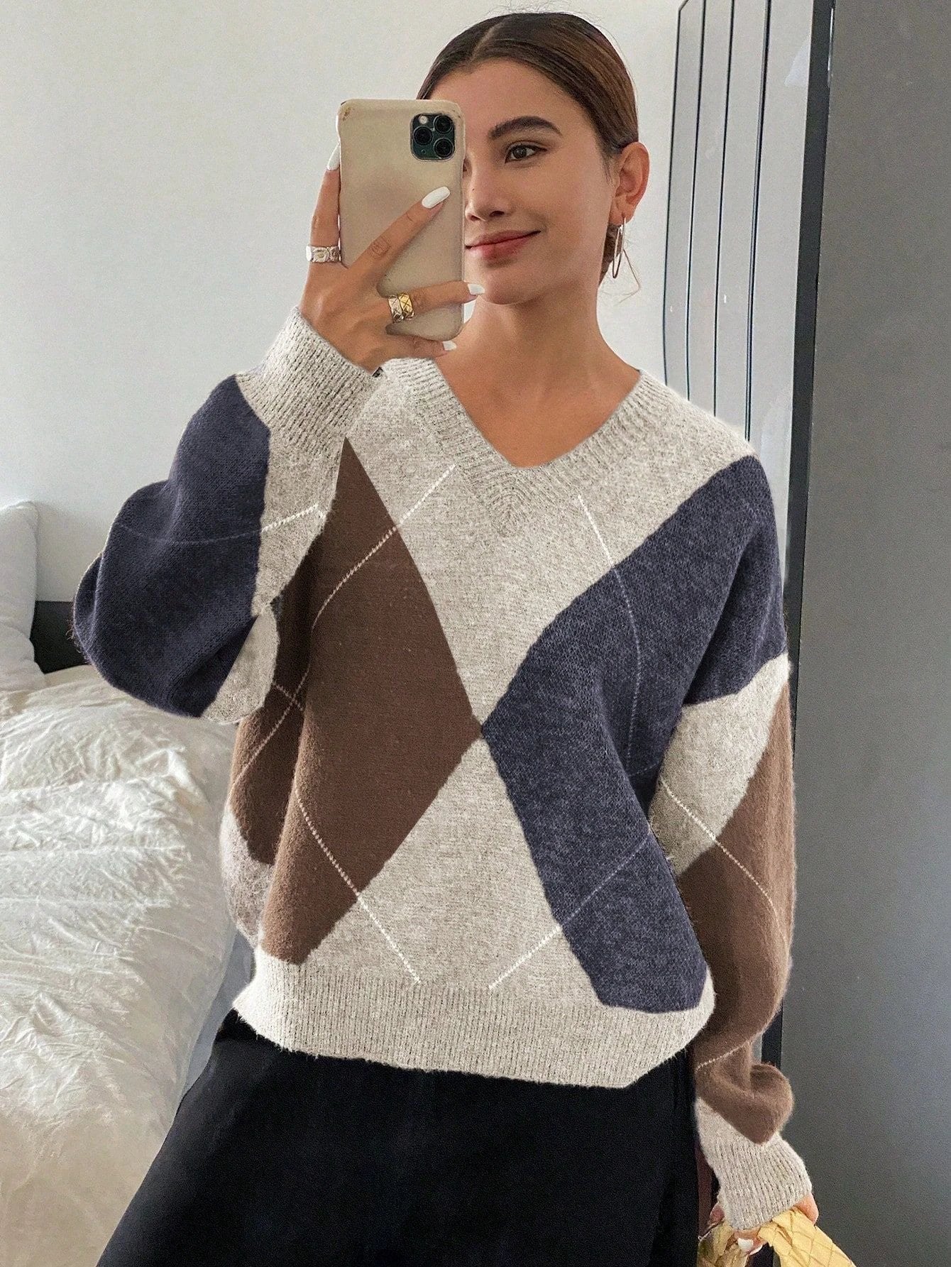 Retro Hit Color Diamond Lattice V-neck Sweater by GJG Denim