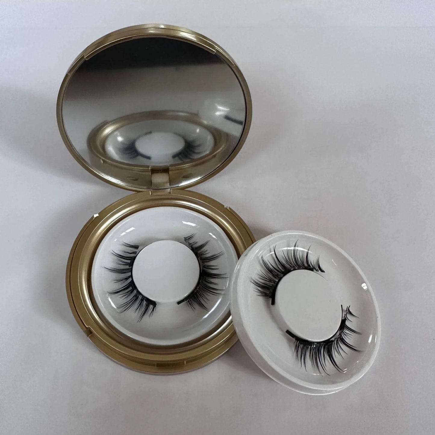 White Clip Magnet False Eyelashes Glue-free Two Pairs by GJG Denim