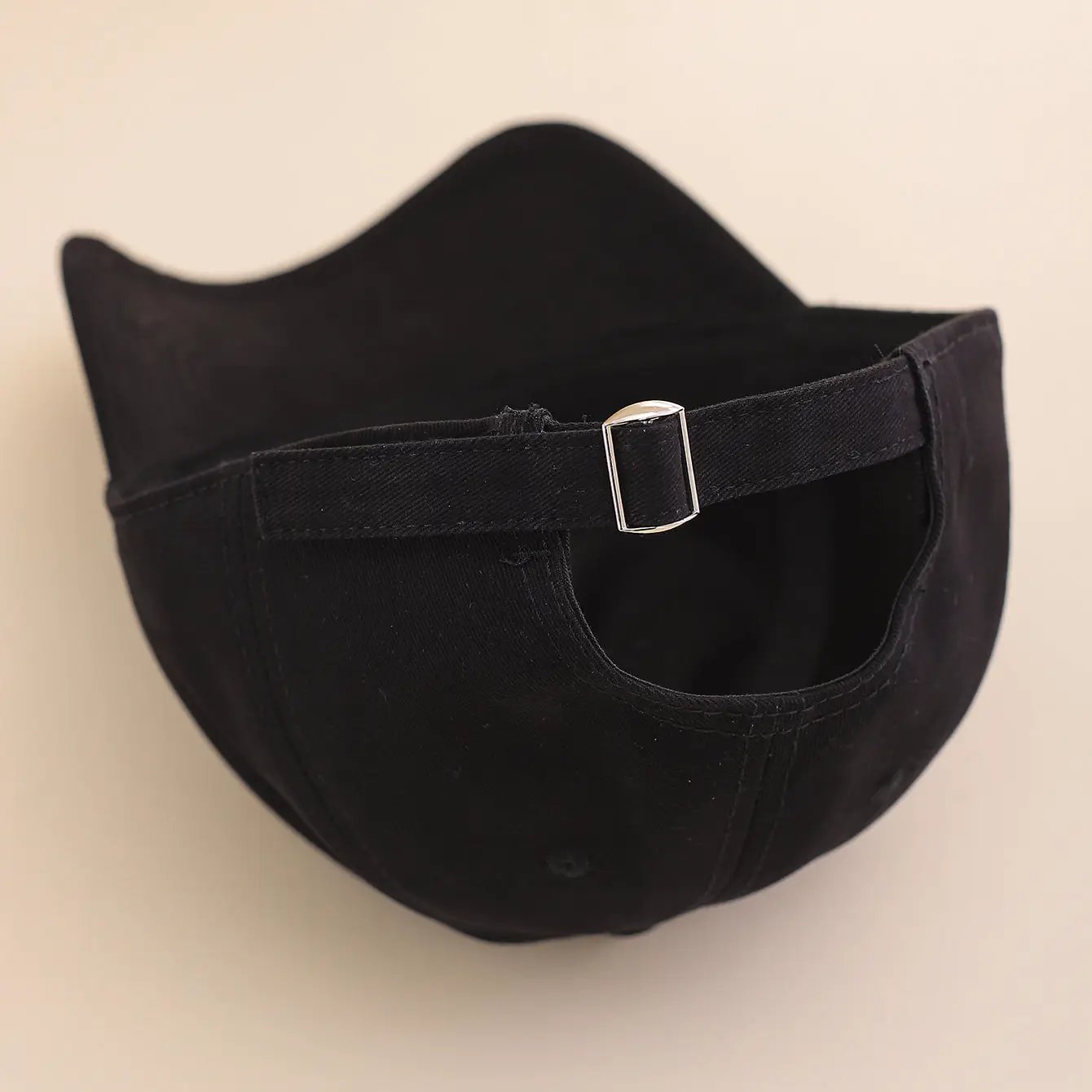 Solid-color Embroidered Smiling Face Baseball Cap For Daily Commuting, Sun Protection While Traveling, And Photography Purposes. by GJG Denim