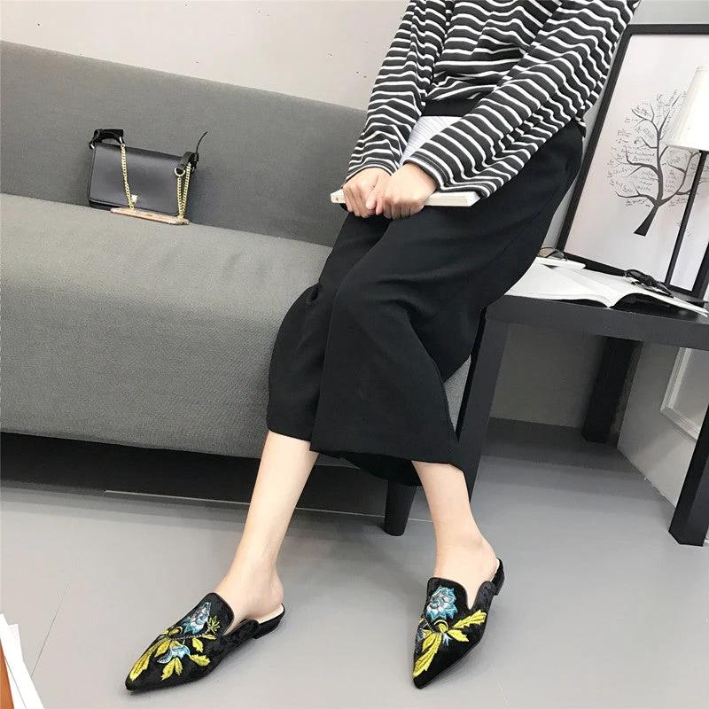 Fashion pointed flat sandals and slippers by GJG Denim