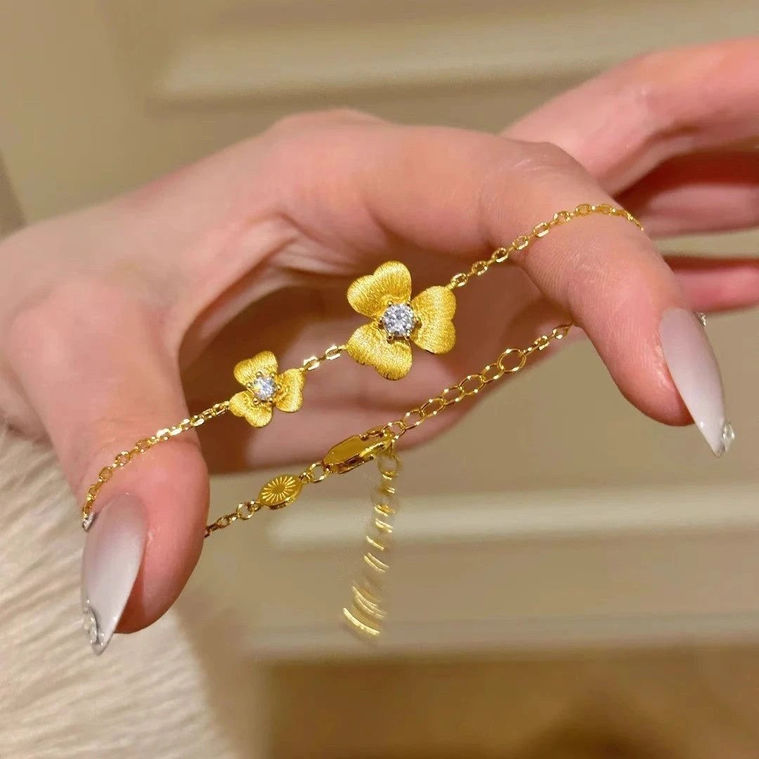 Gold-feeling Gold Ancient Brushed Clover Bracelet For Women Mild Luxury Retro by GJG Denim