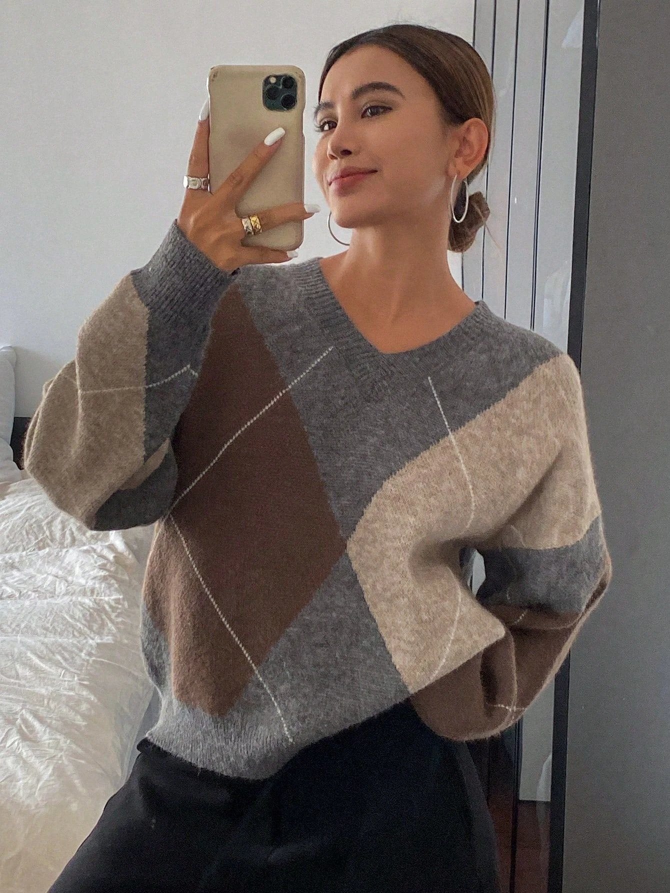 Retro Hit Color Diamond Lattice V-neck Sweater by GJG Denim