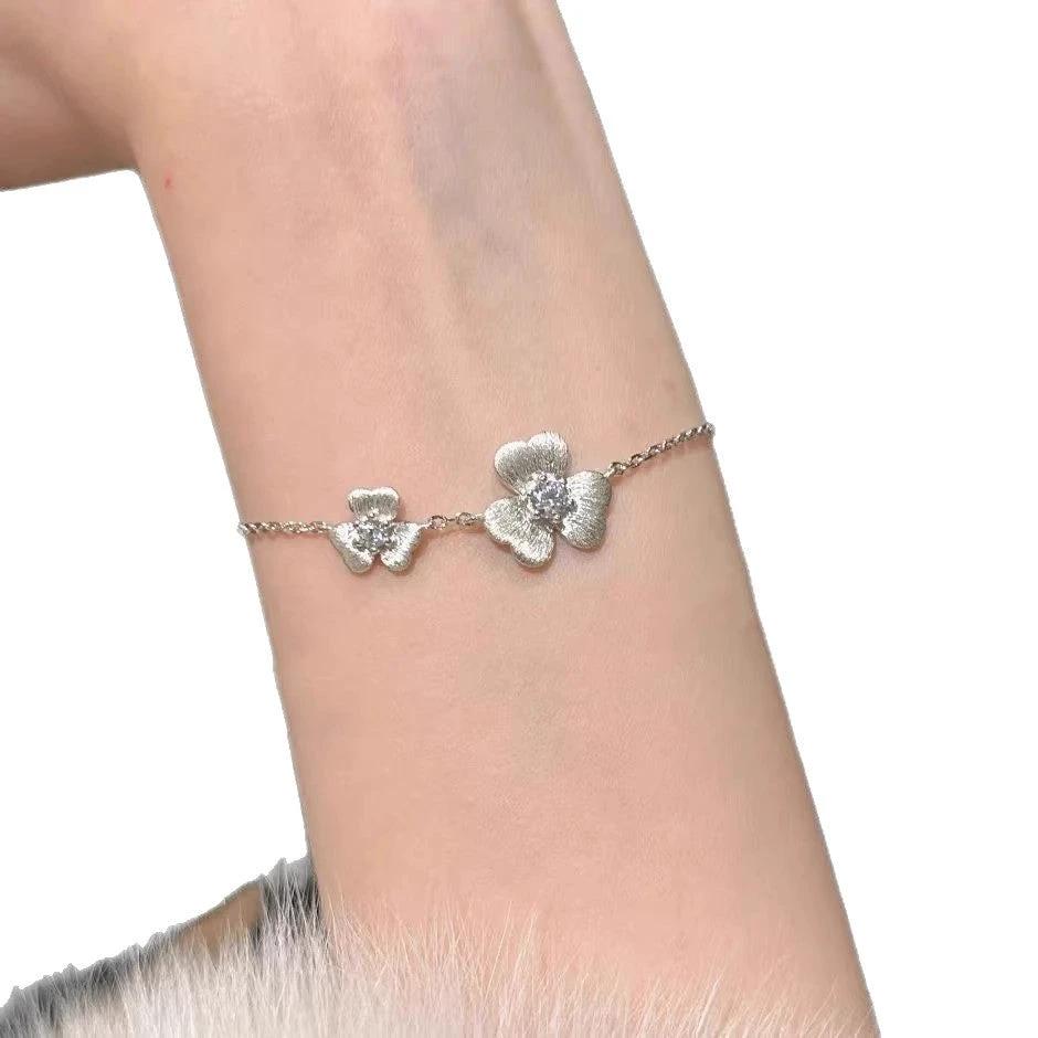 Gold-feeling Gold Ancient Brushed Clover Bracelet For Women Mild Luxury Retro by GJG Denim