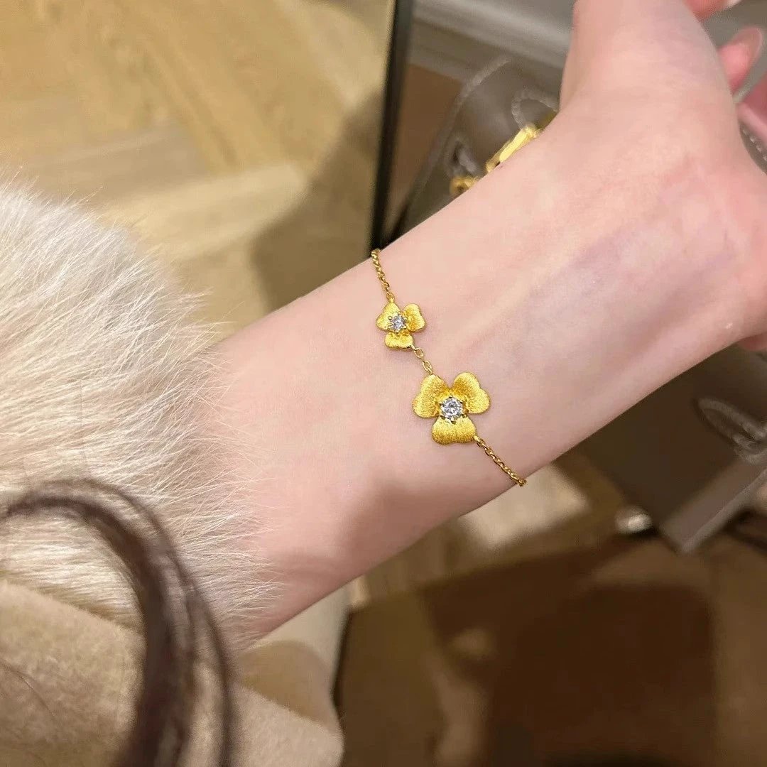 Gold-feeling Gold Ancient Brushed Clover Bracelet For Women Mild Luxury Retro by GJG Denim