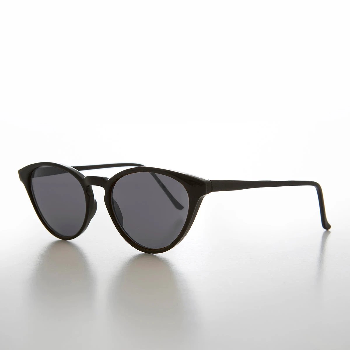 Women's Round Cat Eye Sunglass with Keyhole Bridge - Allie by Sunglass Museum
