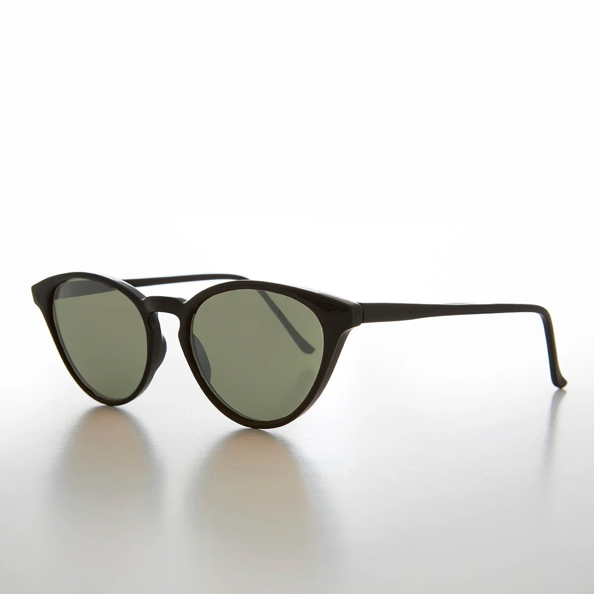 Women's Round Cat Eye Sunglass with Keyhole Bridge - Allie by Sunglass Museum