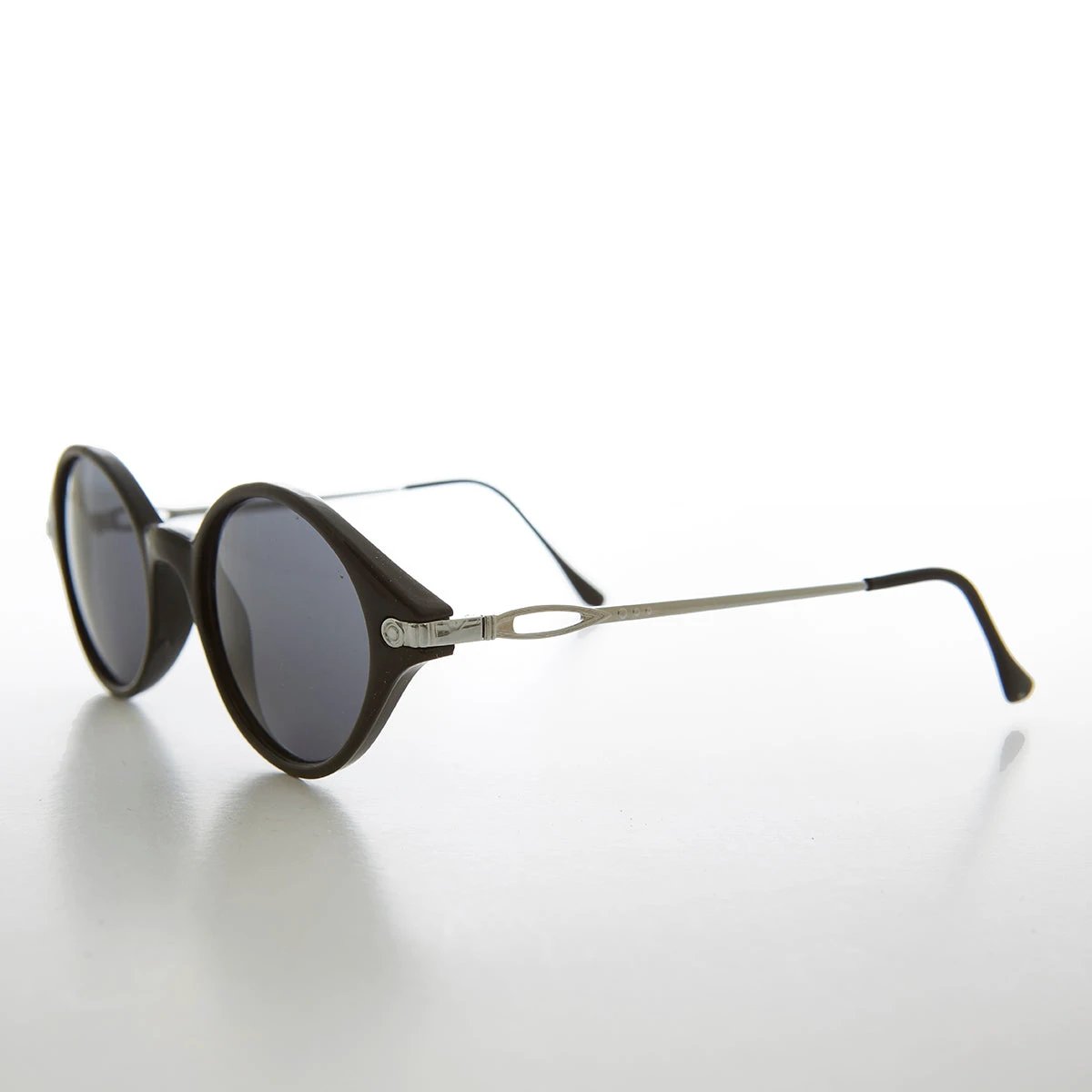 Simple Oval 90s Unisex Sunglass - Binxy by Sunglass Museum