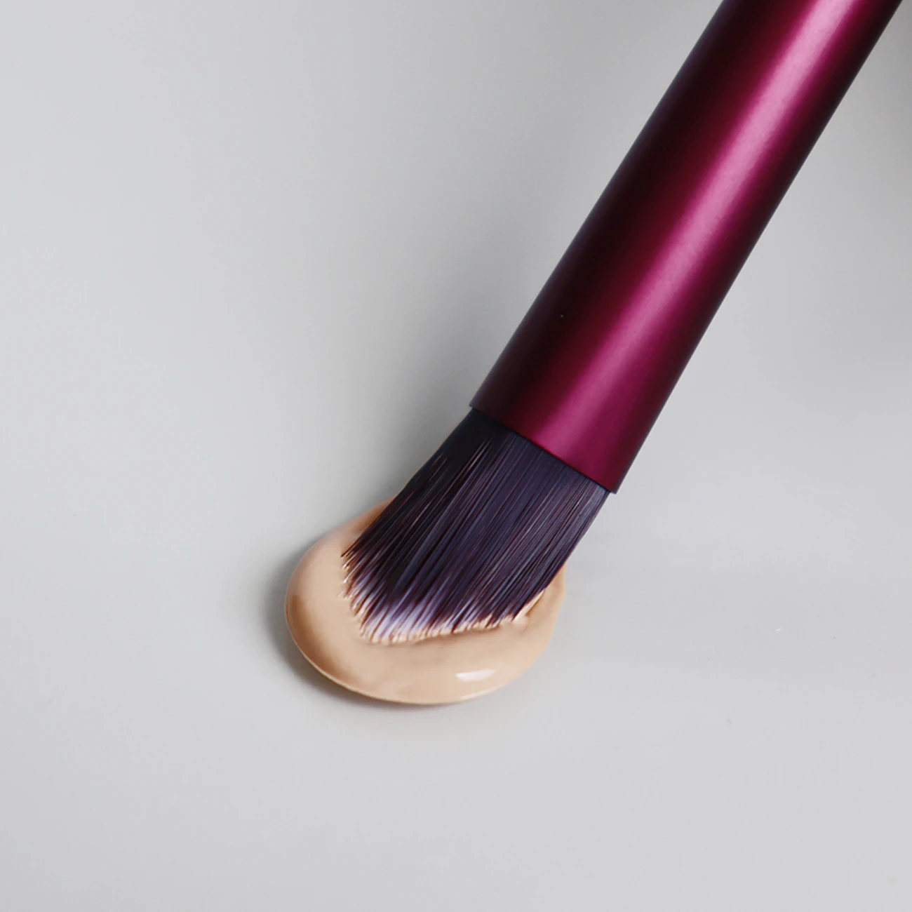 Pro Triangle Concealer Brush by IDUN Minerals Inc.