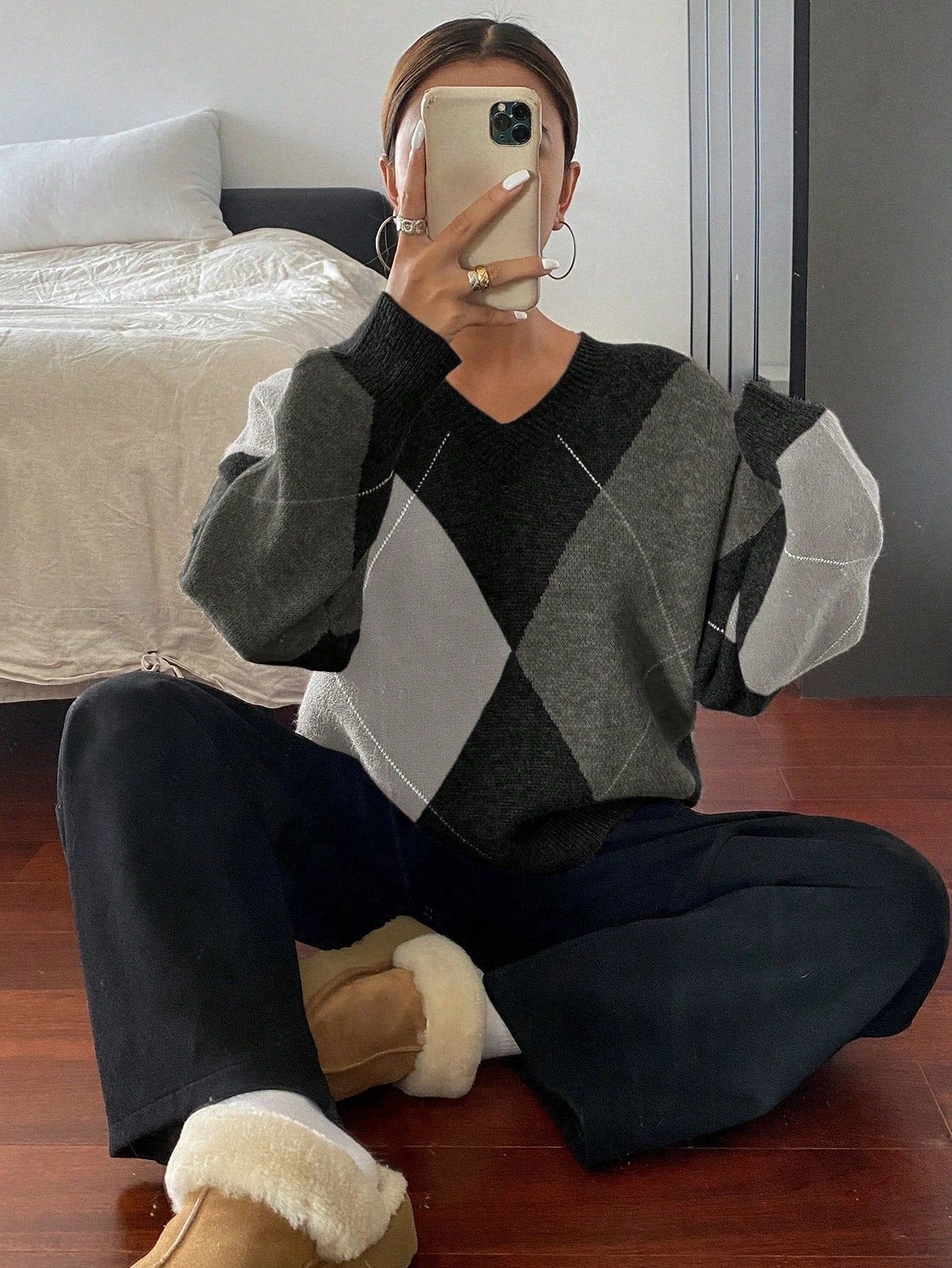 Retro Hit Color Diamond Lattice V-neck Sweater by GJG Denim