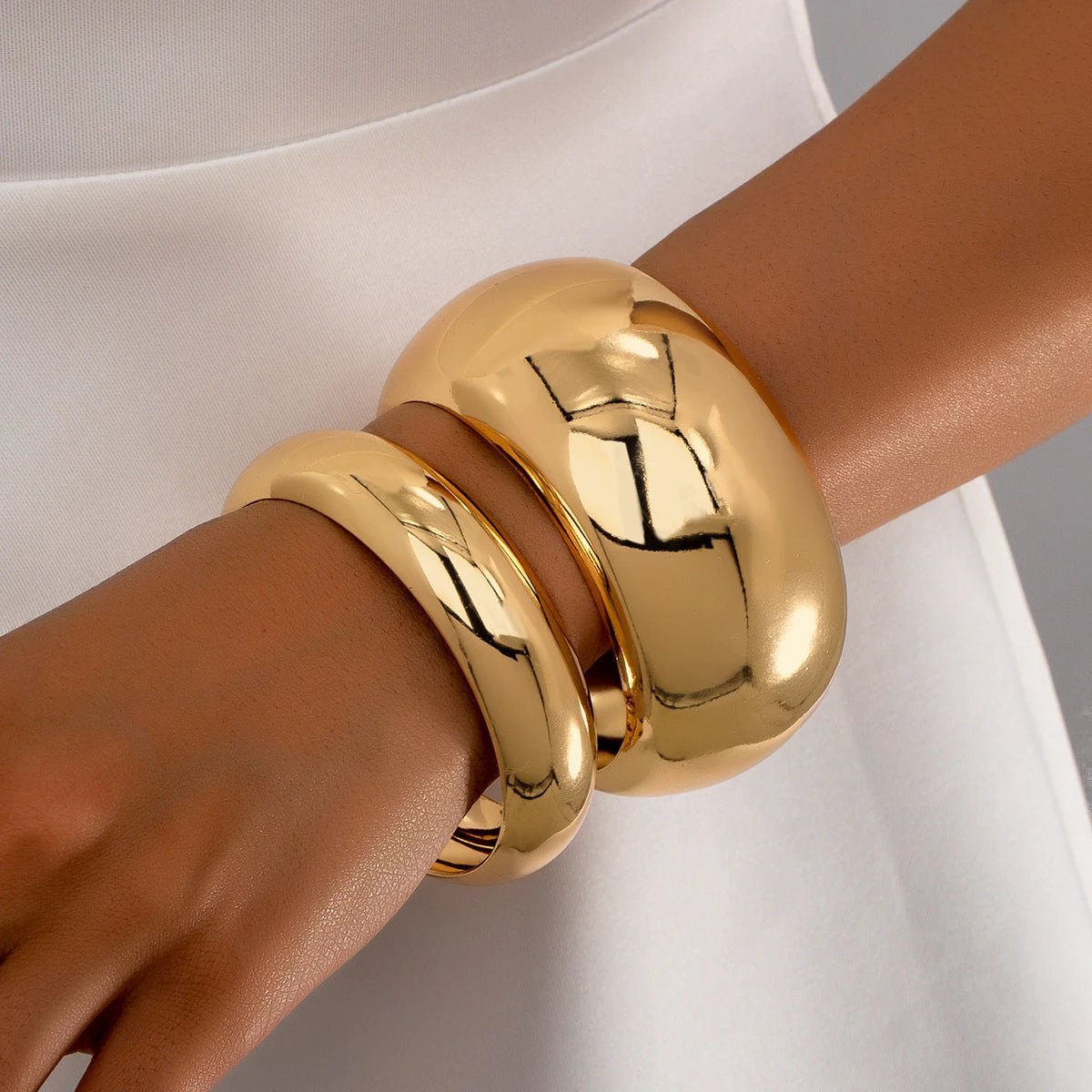 Round Gold Bracelet Suit Suitable For Banquet Party by GJG Denim