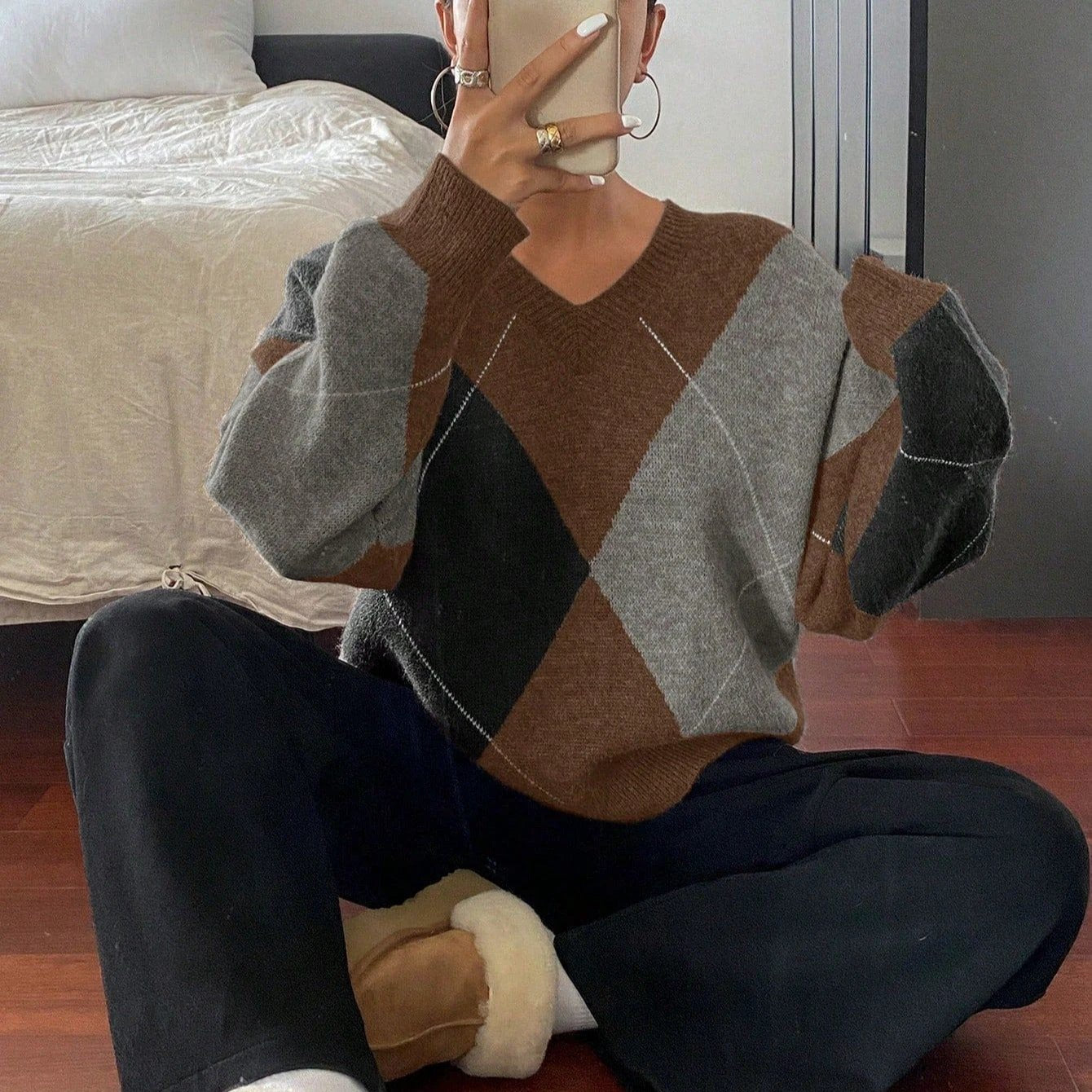 Retro Hit Color Diamond Lattice V-neck Sweater by GJG Denim