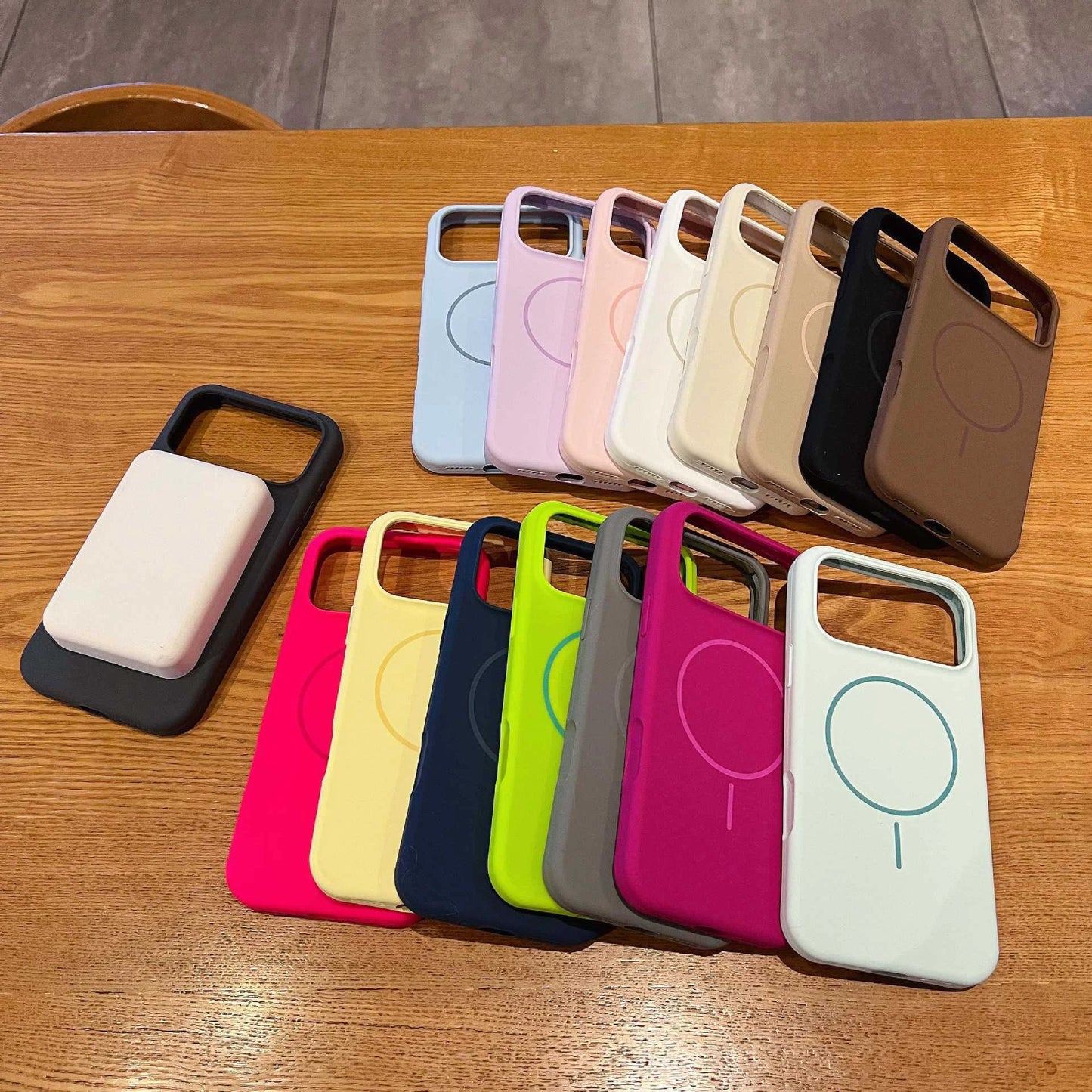 Simple Large Hole Fine Circle Silicone Magnetic Phone Case by GJG Denim