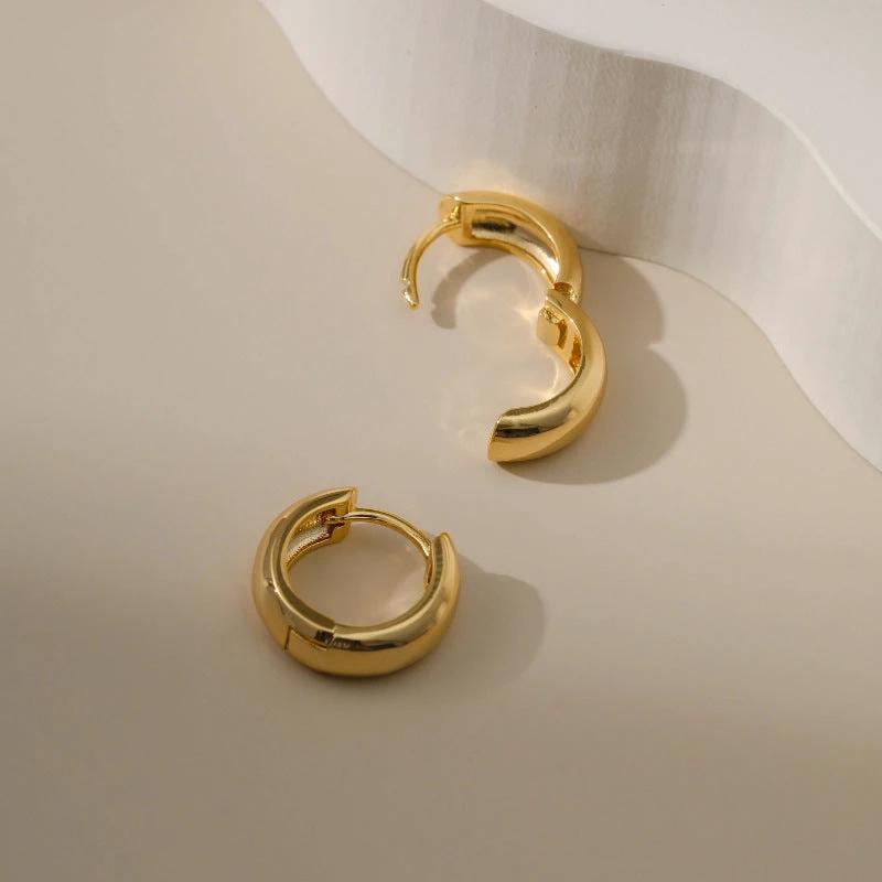 Women's Versatile And Simple Plain Hoop Earrings by GJG Denim